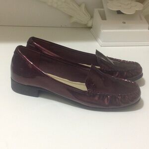 Anne Klein patent leather Burgundy color shoes